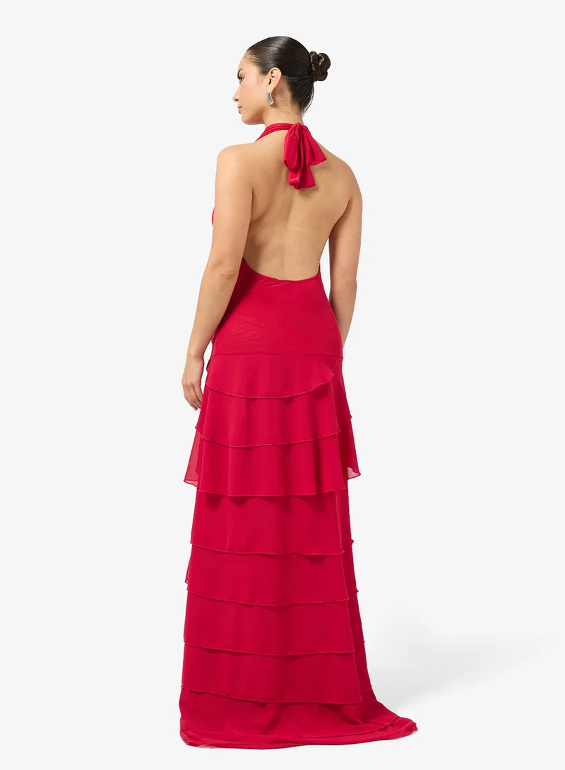 جينجر فستان سهرة بياقة هالتر وتفاصيل كشكش